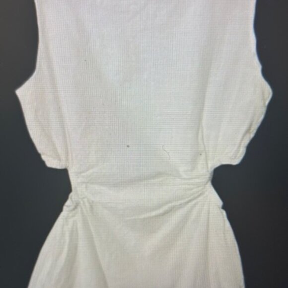 Lillusory white lacy sleeveless dress with circular cutouts each side at waist - Picture 2 of 6